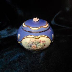 Ardleigh Elliott Music Box New! Still packaged. Blue